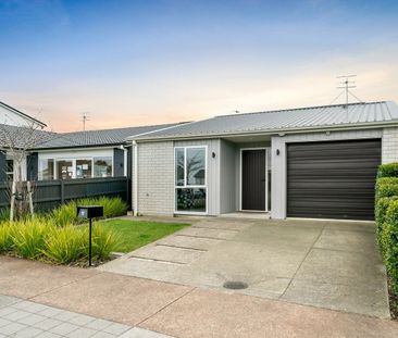 Modern & Stylish Ramarama Living - Photo 2