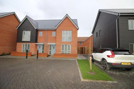 3 bedroom semi-detached house to rent - Photo 5