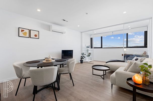 Spacious light filled apartment! - Photo 1