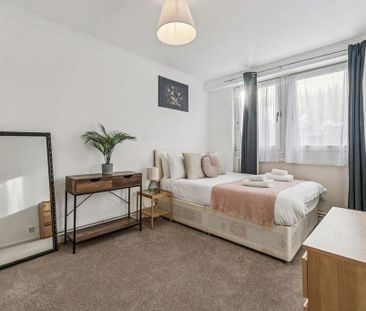 3 bedroom flat to rent - Photo 4