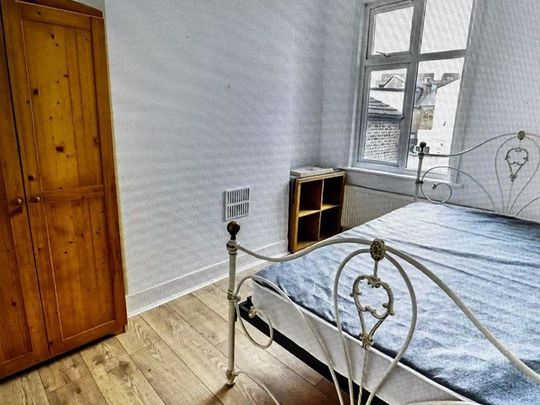 5 bedroom property to rent - Photo 1