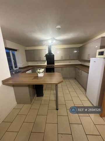 1 bedroom in a house share to rent - Photo 3