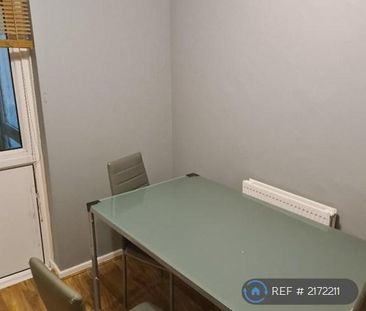 4 bedroom semi-detached house to rent - Photo 2