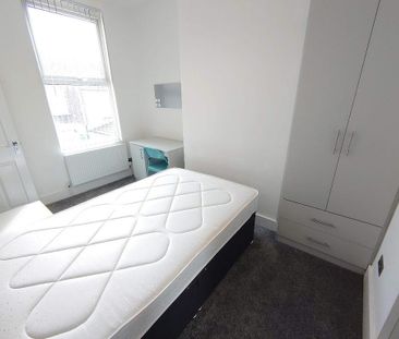 3 bedroom terraced house to rent - Photo 6
