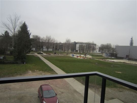 Appartement met 2 slaapkamers, terras, lift, parkeergarage! - Photo 1