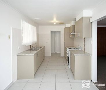 Charming & Convenient 3-Bedroom Home in the Heart of Cranbourne - Photo 6