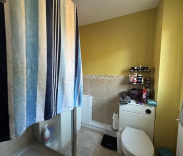 Matthews Drive, Crawley, Maidenbower - Photo 6