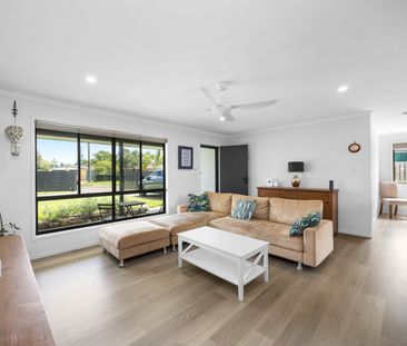 Relaxed Coastal Living Close to Currimundi Lake - Photo 2