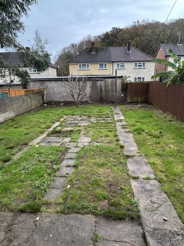 3 bedroom end of terrace house to rent - Photo 3