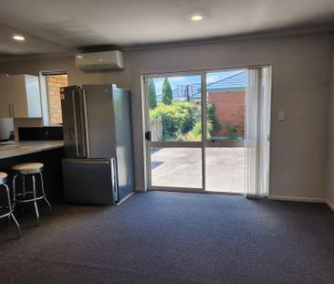 Charming 3BR Home by Hamilton Lake - Photo 3