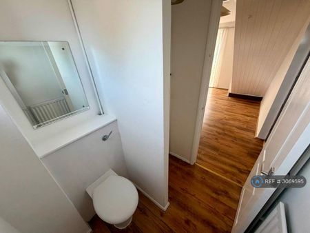 3 bedroom maisonette to rent - Photo 4