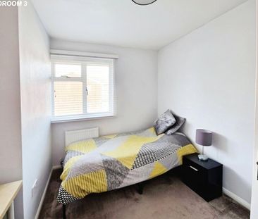 4 bedroom semi-detached house to rent - Photo 3