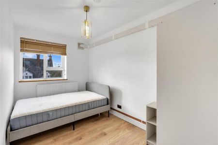 4 bedroom flat to rent - Photo 3