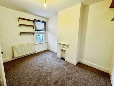 Amherst Road, Reading, Berkshire, RG6 - Photo 4