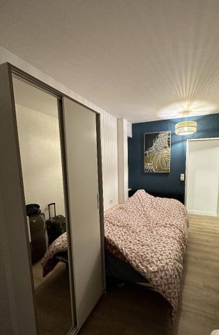 Une chambre avec salle de bain privative - Photo 4