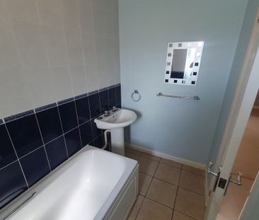 One Bedroom Mid-Terrace ‘Chase’ design house with garden and parking - Photo 6