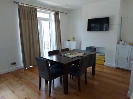 5 bedroom semi-detached house to rent - Photo 3
