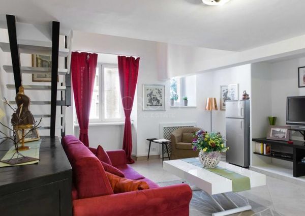Trastevere: Furnished, modern 2 Bedroom, 2 bath, spacious living room, brgiht, silent, air conditioning. Located in beautiful private complex. #1168