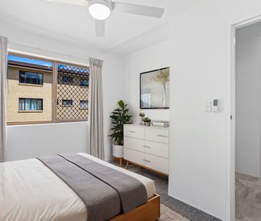 Renovated Split-Level Apartment with Tandem Garage *Water bills inc... - Photo 4