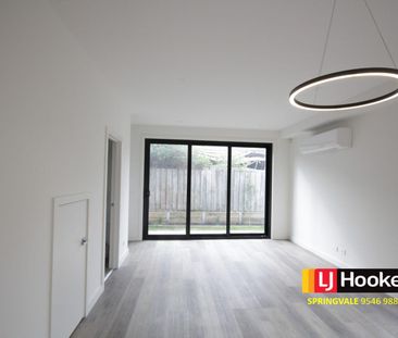 Stunning 3-Bedroom Townhouse Just Steps from the Beach - Photo 2