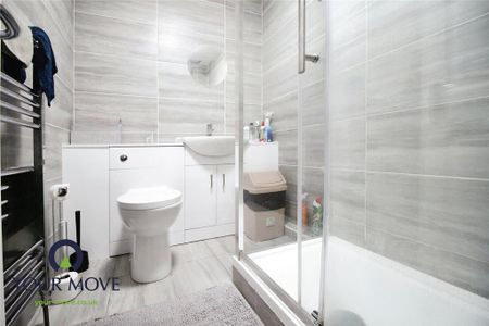 1 bedroom in a house share to rent - Photo 2