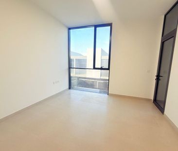 Robinia 3BHK - Photo 1