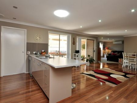 STUNNING FAMILY HOME!! - Photo 5