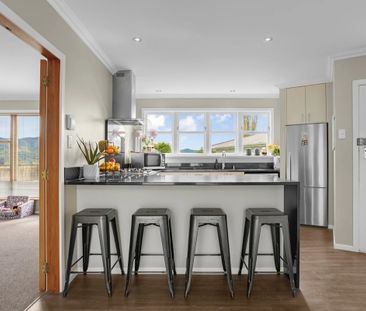 Top quality family home - Photo 6