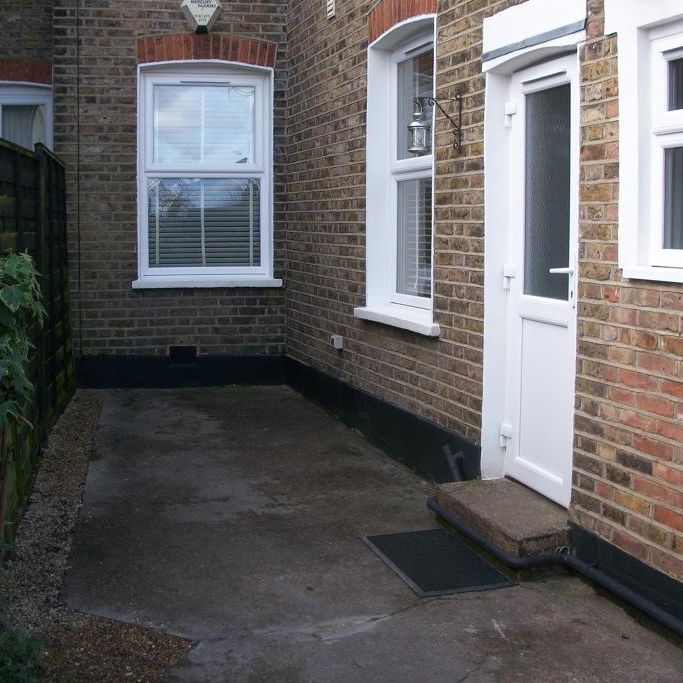 1 bedroom ground floor maisonette to rent - Photo 1