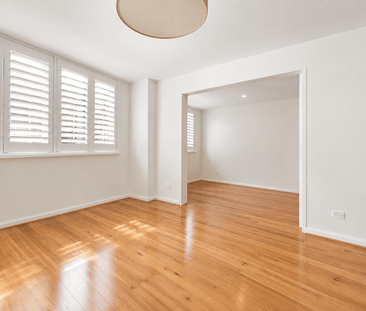 Light-Filled Three Bedroom Apartment with Large North-Facing Balcony - Photo 2