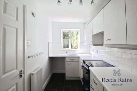 2 bedroom semi-detached house to rent - Photo 4