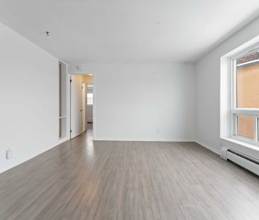 For Lease - 898 Elmsmere Road Unit# 8, Beacon Hill North - South an... - Photo 3