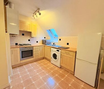 Edwin Court, Farnborough, Hampshire, GU14 - Photo 3