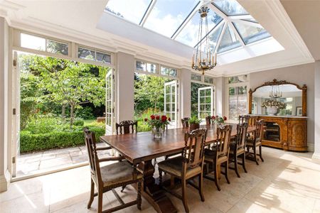 A substantial five-bedroom Victorian detached home in the sought-after village of Bunbury, complete with a separate Coach House - Photo 5