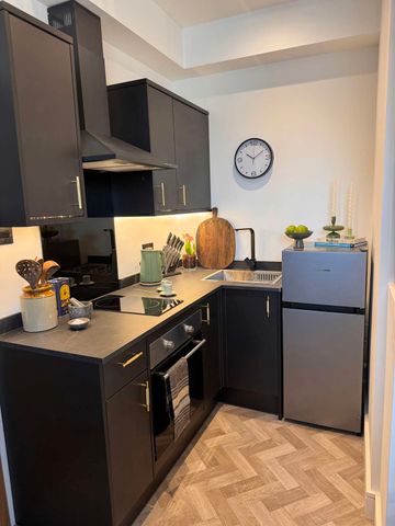 7 stunning Studio Flats in a great location for hospital staff - Photo 2