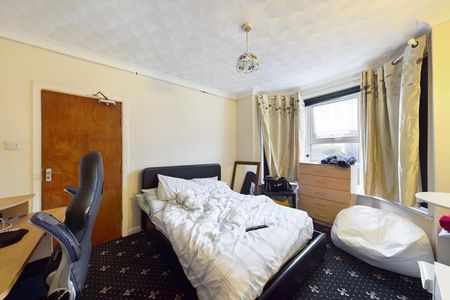 3 bedroom House To Let - Photo 2