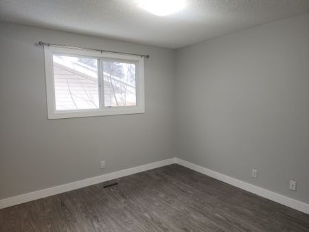 Newly Renovated Main Floor! Oversized Detached Garage Included! - Photo 3