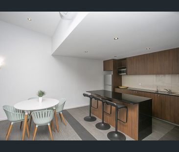 Modern inner city pad! - Photo 5