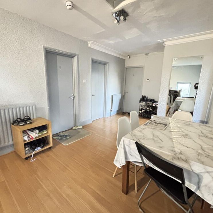 Flat 4 19 Cardigan Road, Leeds, LS6 3AE - Photo 1