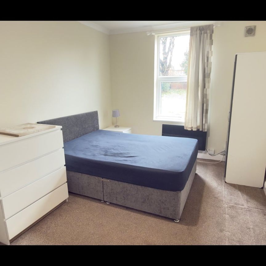 Studio Flat, Bulmershe Road, RG1 - Photo 1