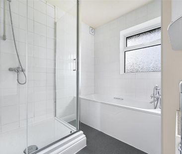 3 bedroom detached house to rent - Photo 5