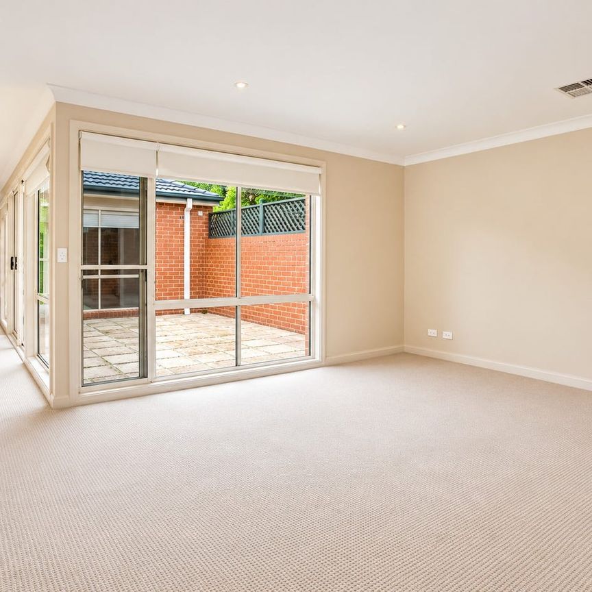 Quiet Area, Walk to Epping Station - Photo 1