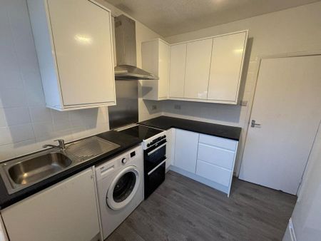 2 bedroom flat to rent - Photo 3