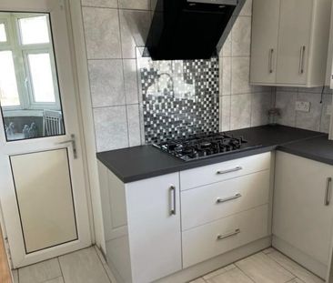 Room in a Shared House, Longbridge Road, IG11 - Photo 3