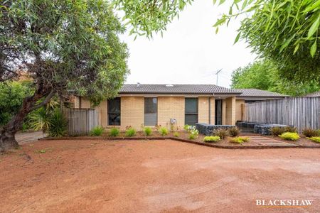 Stunning Three-Bedroom Home With Immaculate Gardens - Photo 3