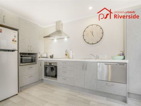 Modern 2-Bedroom, 2-Bathroom Gem in Forest Lake - Photo 5