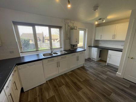 4 bedroom detached house to rent - Photo 5