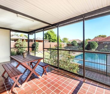 Charming Family Home - Salt Water IG Pool - Great Location! - Photo 6