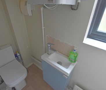 2 bedroom semi-detached house to rent - Photo 4