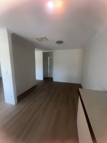 Spacious, Fully Renovated 4-Bedroom, 2-Bathroom Home in a Prime Location - Photo 5